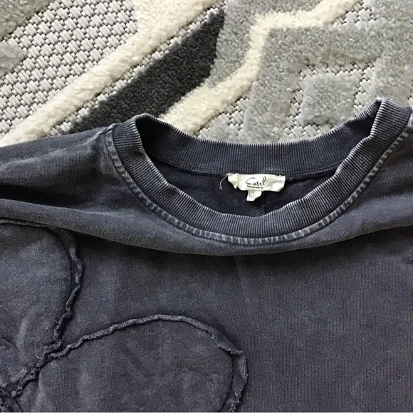 Easel Gray Long Sleeve Top with Floral Design - Picture 2 of 4